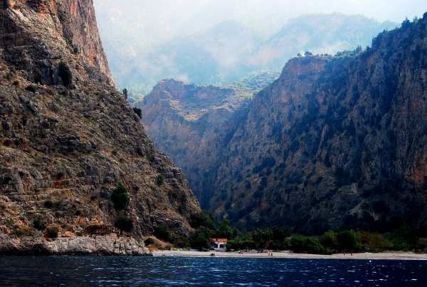 Butterfly-valley